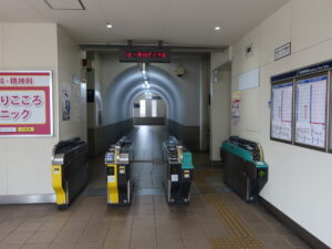 名鉄名古屋本線 東枇杷島駅 改札口 nimoca・Suica・PASMOなどの交通系ICカード対応の自動改札機が並びます