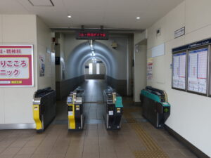 名鉄名古屋本線 東枇杷島駅 改札口 nimoca・Suica・PASMOなどの交通系ICカード対応の自動改札機が並びます
