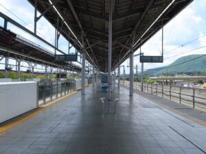 北陸新幹線 軽井沢駅 1番線・2番線 主に高崎・大宮・上野・東京方面に行く列車が発着します