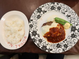 チーズハンバーグ ライス 草津温泉 月ノ井にて