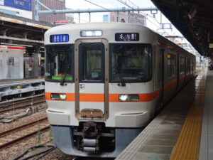 JR中央本線 313系 全体 名古屋駅にて