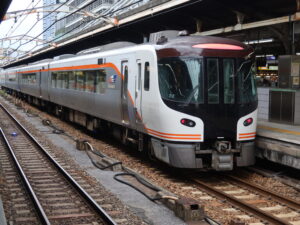 JR高山本線 HC85系 全体 名古屋駅にて