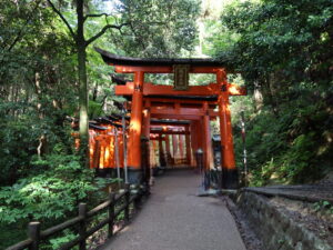 京都 伏見稲荷大社 千本鳥居 三叉路～熊鷹社