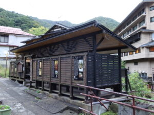 会津若松 東山温泉 足湯処 全体