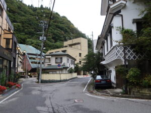 会津若松 東山温泉 温泉街の端 川下方向を撮影