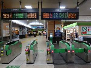 北海道新幹線 新青森駅 新幹線改札口 Suica・PASMO対応の自動改札機が並びます