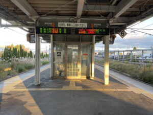 JR奥羽本線 新青森駅 1番線・2番線 1番線は主に青森行きが発着します 2番線は主に弘前・大館・東能代・秋田方面に行く列車が発着します