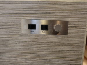 青森センターホテル シングルルーム 枕元の明かりのスイッチ