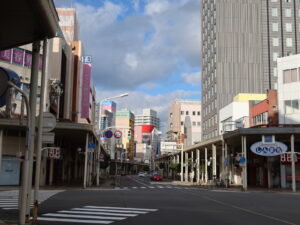 青森 新町通り 八甲通りとの交差点 西側を撮影