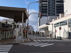 青森 昭和通り 新町通りとの交差点 南側を撮影