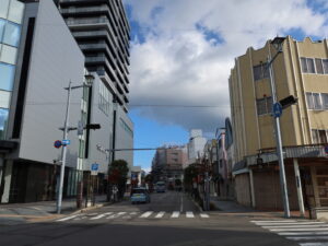 青森 昭和通り ニコニコ通りとの交差点 北側を撮影