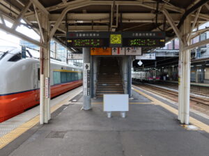 JR奥羽本線 弘前駅 2番線・3番線 主に大館・東能代・秋田方面に行く列車が発着します