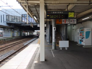 JR奥羽本線 弘前駅 1番線 主に新青森・青森方面に行く列車が発着します