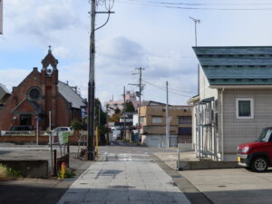 青森県弘前市 土手町 この交差点の先に中央弘前駅があります