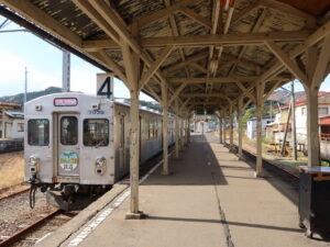 弘南鉄道大鰐線 大鰐駅 ホーム 中央弘前方面に行く列車が発着します
