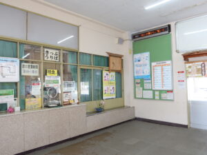 JR奥羽本線 大鰐温泉駅 切符売り場 自動券売機はなく窓口で購入します