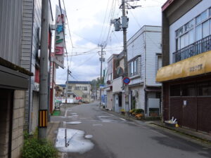 青森県南津軽郡大鰐町 大鰐温泉 ゆけむり通り 温泉街というよりは商店街の雰囲気です