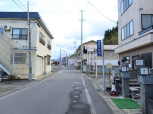 青森県南津軽郡大鰐町 大鰐温泉 ゆけむり通り 湯魂石薬師堂の前