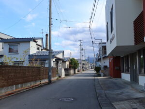 青森県南津軽郡大鰐町 大鰐温泉 何やら煙突が見えます