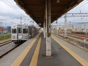 弘南鉄道弘南線 弘前駅 ホーム 黒石方面に行く列車が発着します