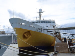 青森ベイエリア 青函連絡船 八甲田丸 前面を撮影